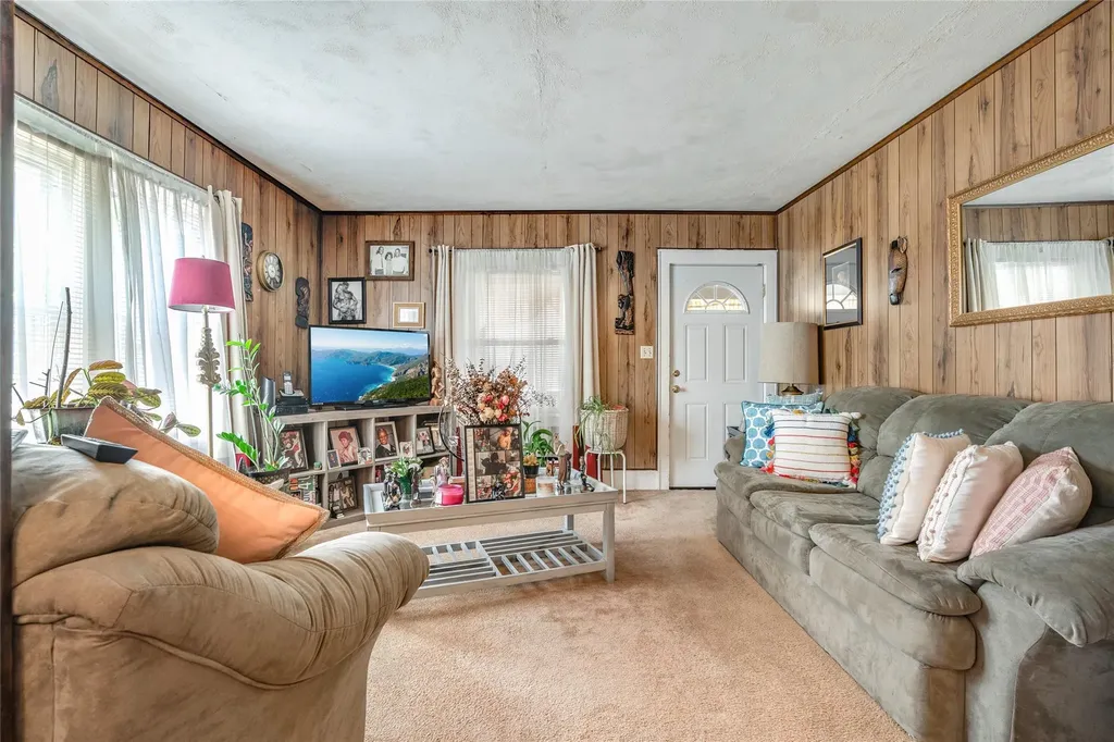 17 Lawrence Road Poughkeepsie NY 12601