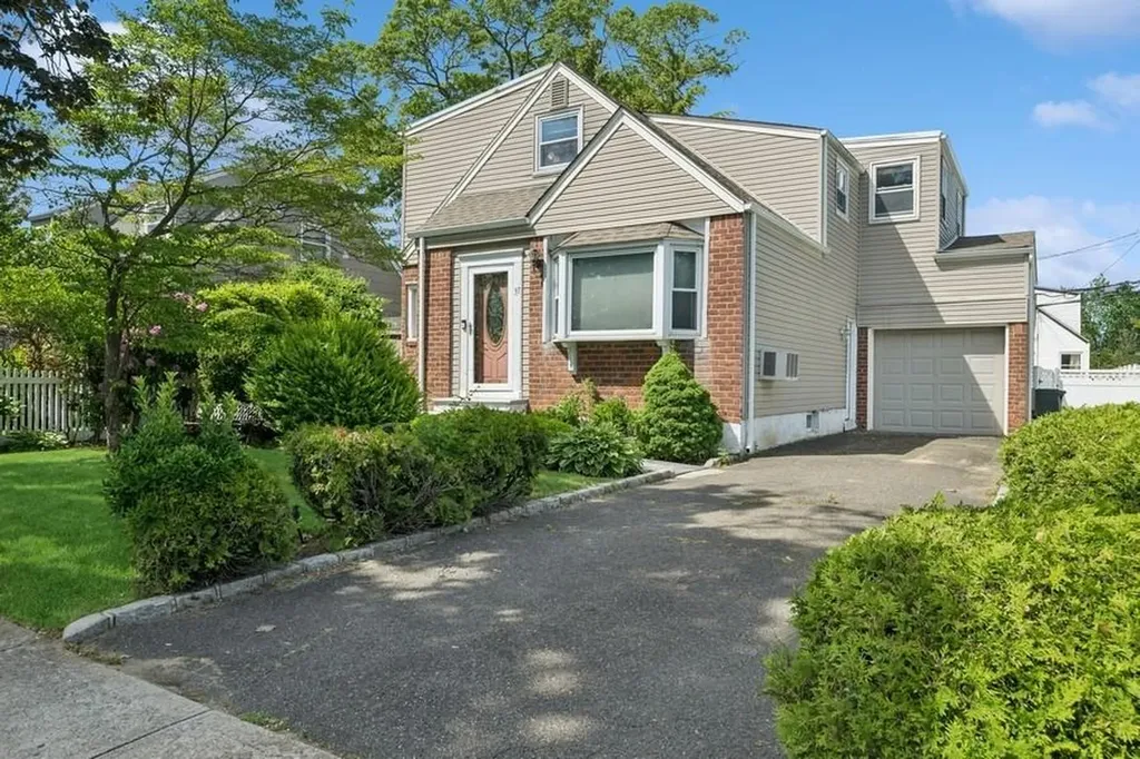 37 Remson Street Valley Stream NY 11580