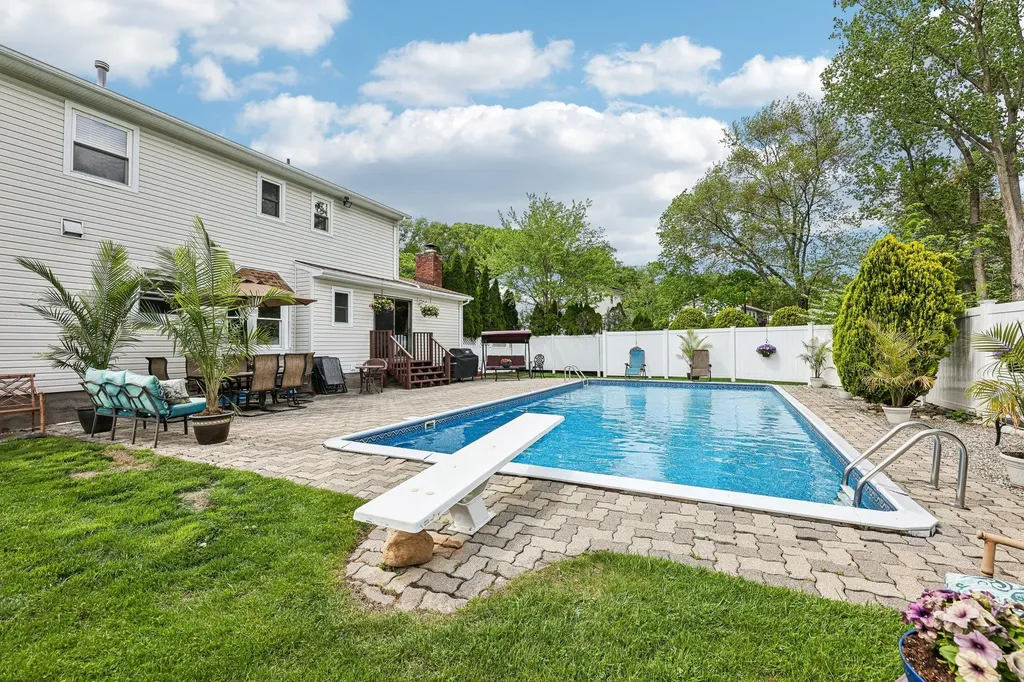 11 Howard Avenue Tappan NY 10983