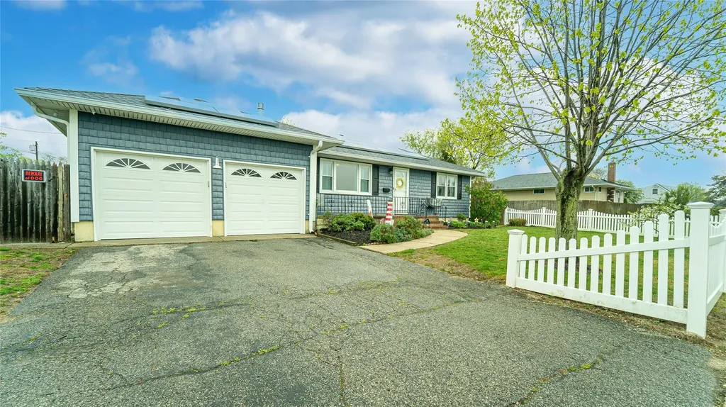218 12th Avenue West Babylon NY 11704