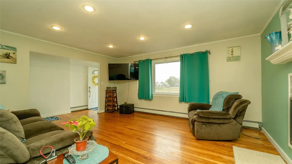 218 12th Avenue West Babylon NY 11704