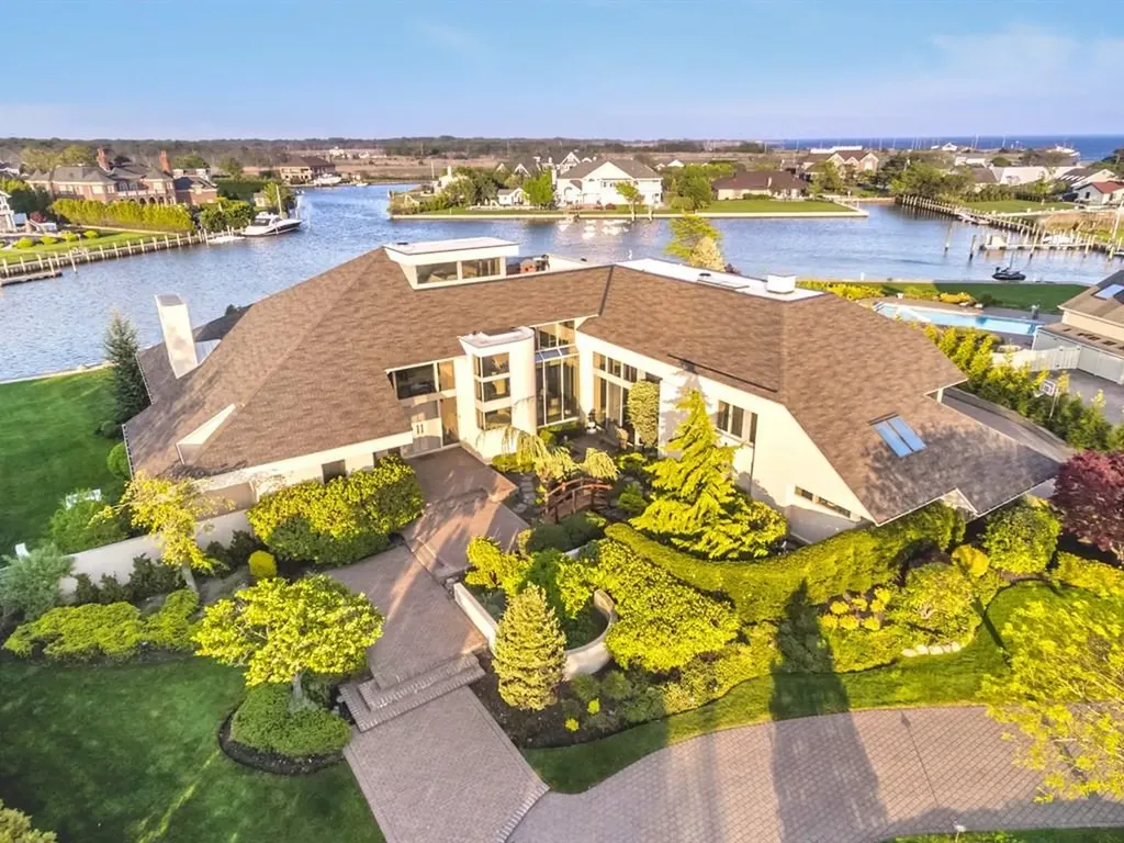 136 The Helm East Islip NY 11730