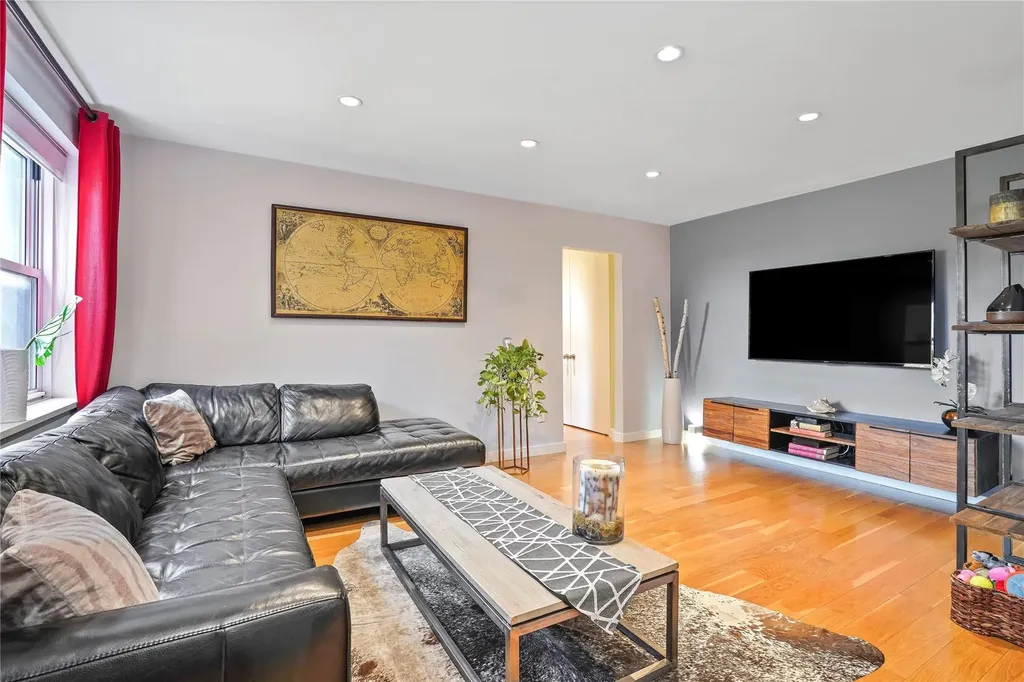 5221 65th Place Maspeth NY 11378