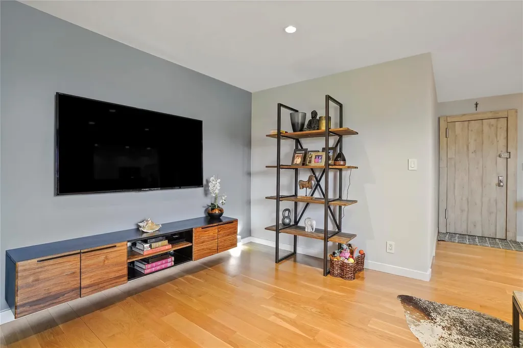 5221 65th Place Maspeth NY 11378