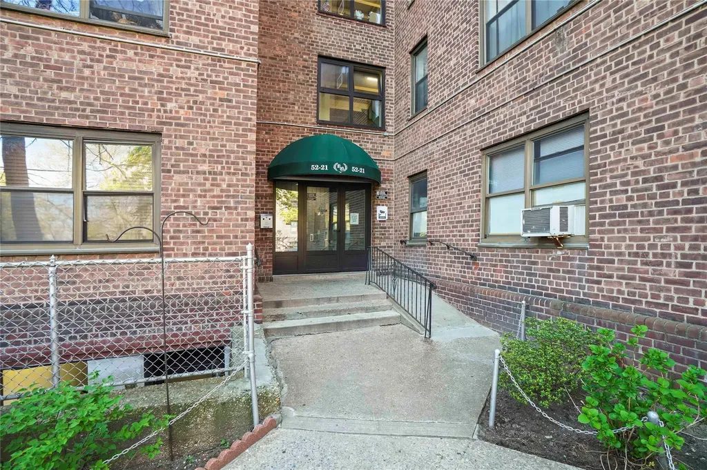5221 65th Place Maspeth NY 11378