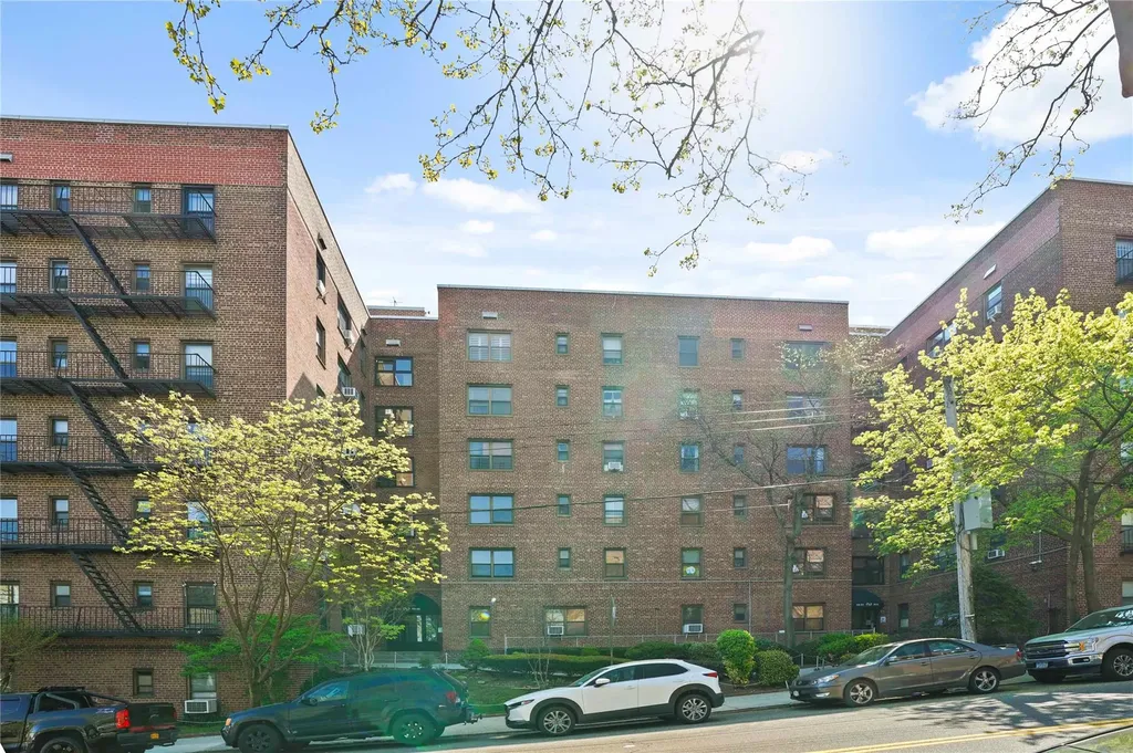 5221 65th Place Maspeth NY 11378