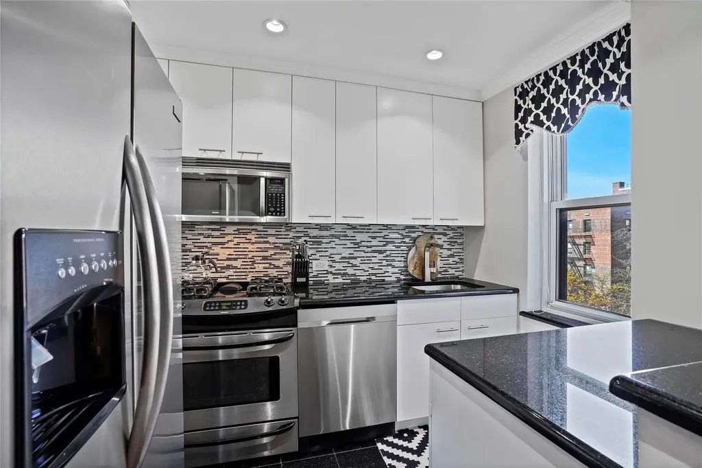 5221 65th Place Maspeth NY 11378