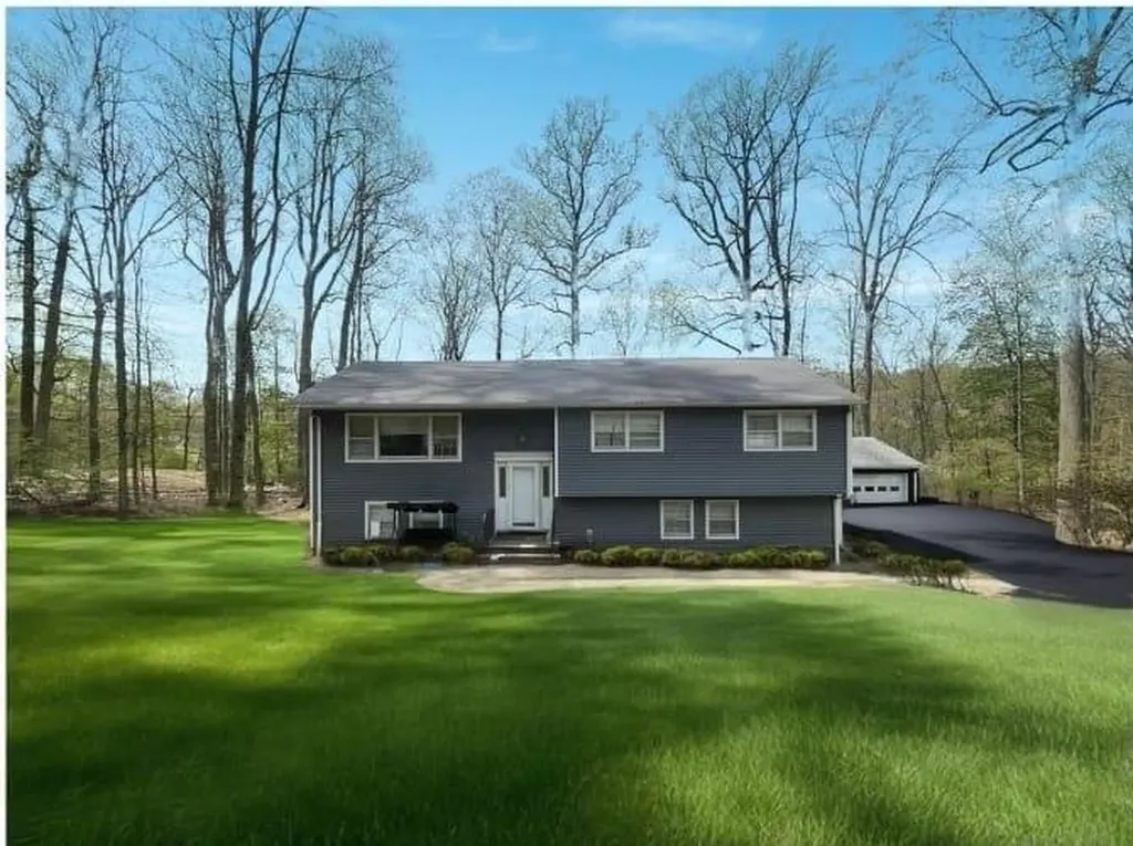 8 Dawn Lane Airmont NY 10901