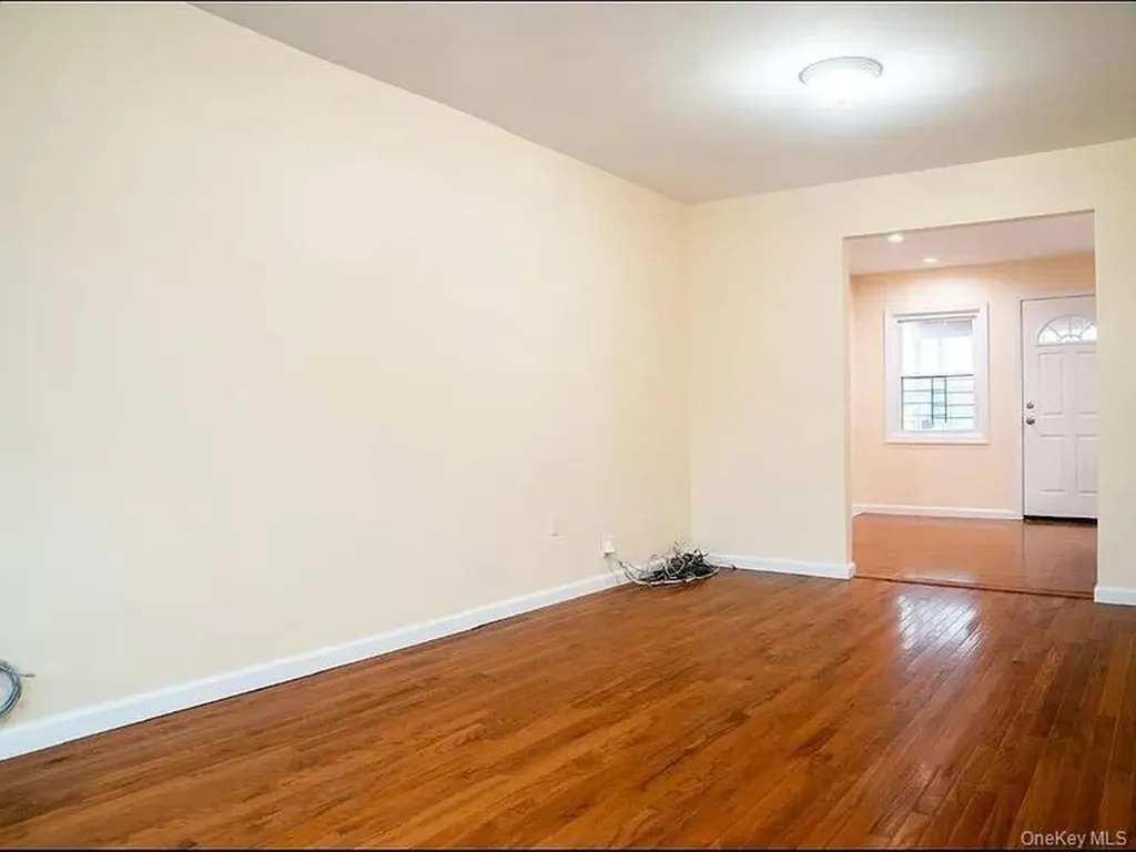 2723 Colden Avenue Bronx NY 10469