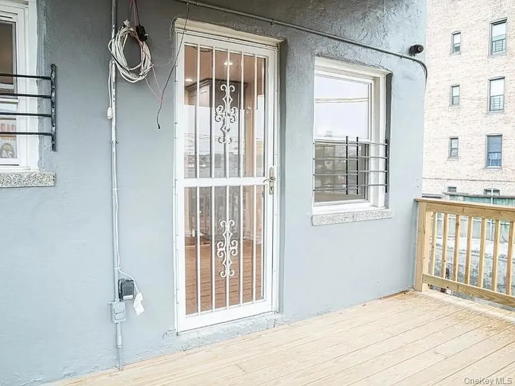 2723 Colden Avenue Bronx NY 10469