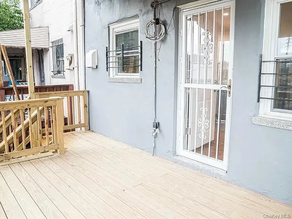 2723 Colden Avenue Bronx NY 10469