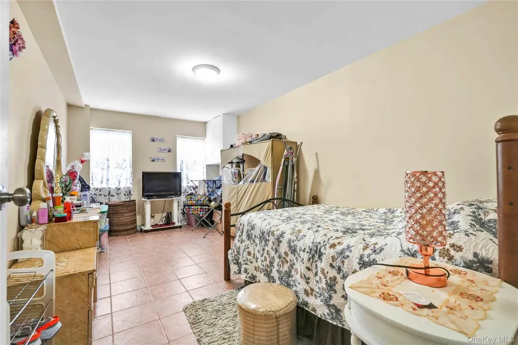 2723 Colden Avenue Bronx NY 10469