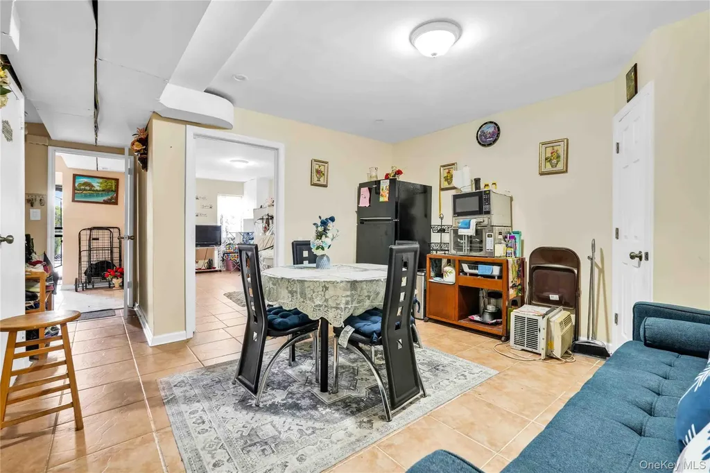 2723 Colden Avenue Bronx NY 10469