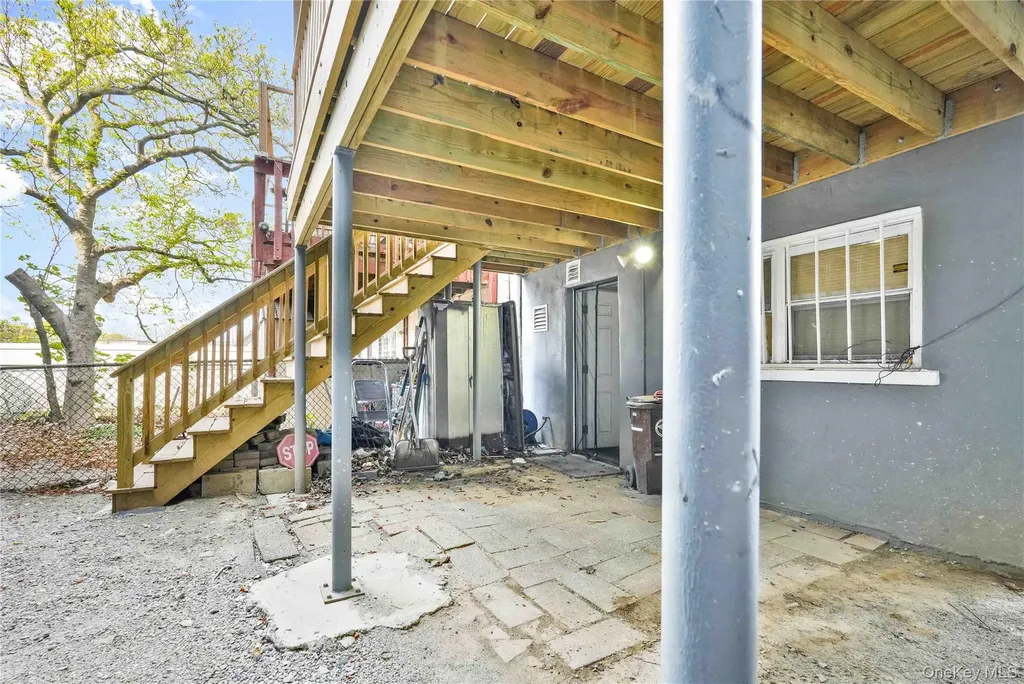 2723 Colden Avenue Bronx NY 10469