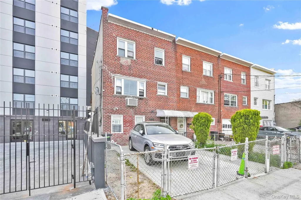 2723 Colden Avenue Bronx NY 10469