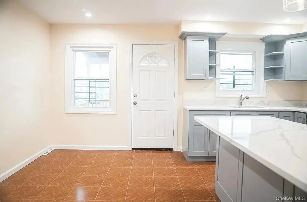 2723 Colden Avenue Bronx NY 10469