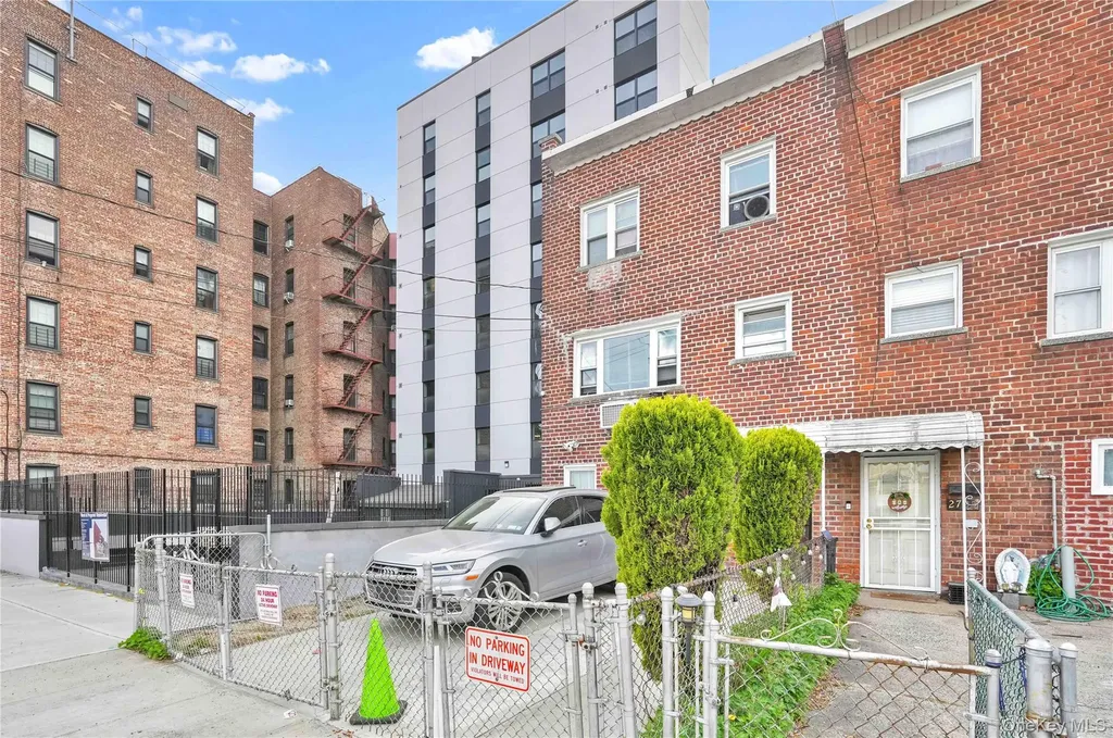 2723 Colden Avenue Bronx NY 10469