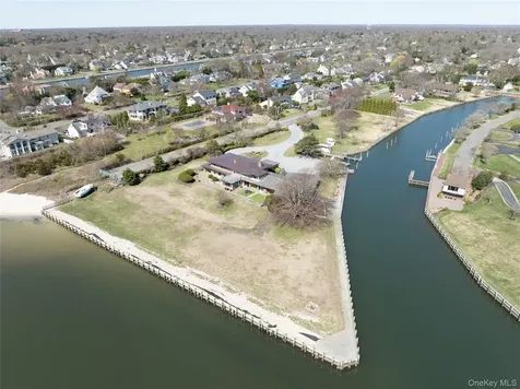 101 West Lane Bay Shore NY 11706