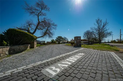 101 West Lane Bay Shore NY 11706