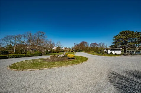 101 West Lane Bay Shore NY 11706