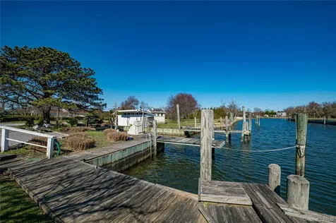 101 West Lane Bay Shore NY 11706