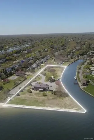 101 West Lane Bay Shore NY 11706