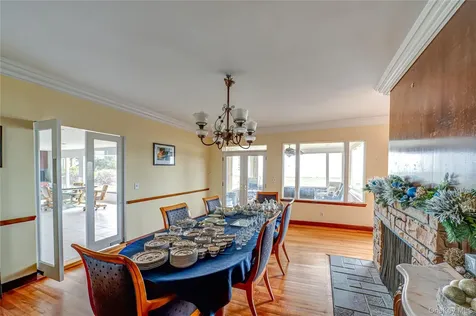 101 West Lane Bay Shore NY 11706