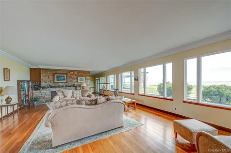 101 West Lane Bay Shore NY 11706