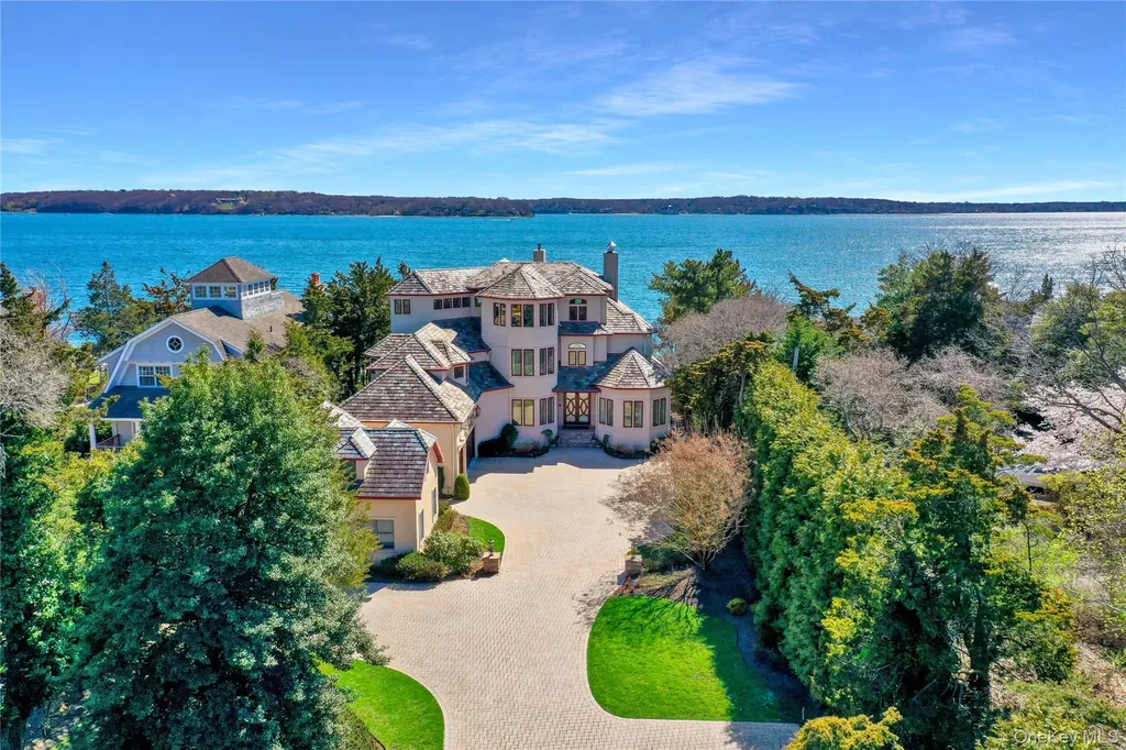 265 Asharoken Avenue Northport NY 11768