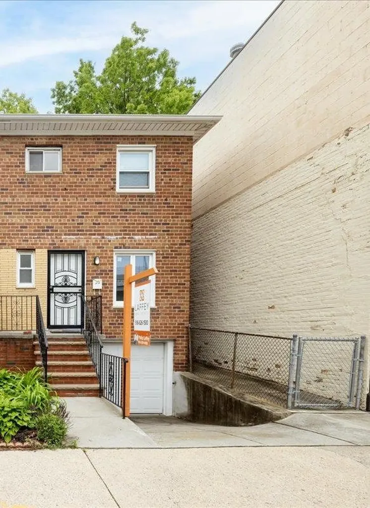2533 Francis Lewis Boulevard Whitestone NY 11358
