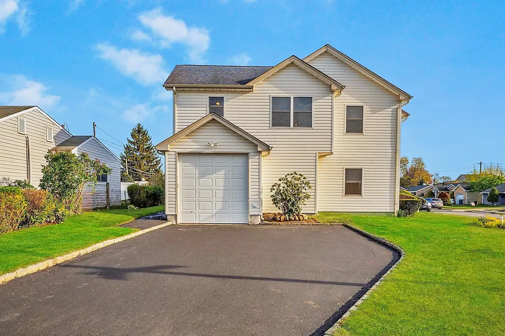 4203 Harriet Road Bethpage NY 11714