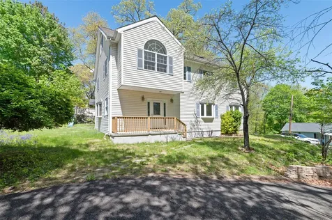 33 Brandeis Avenue Mohegan Lake NY 10547