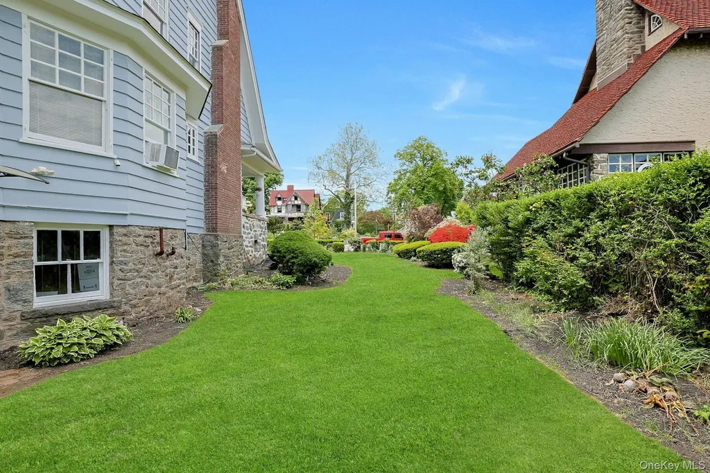 146 Sutton Manor Road New Rochelle NY 10801
