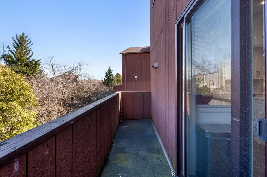 995 West Fingerboard Road Staten Island NY 10304