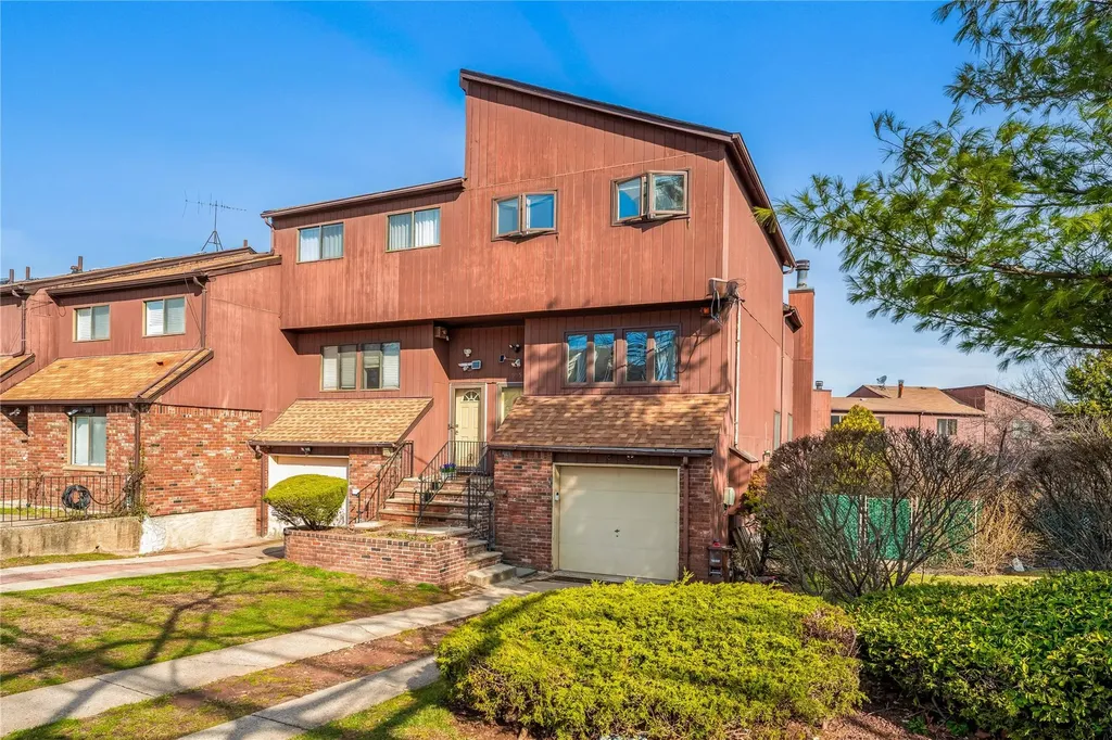 995 West Fingerboard Road Staten Island NY 10304