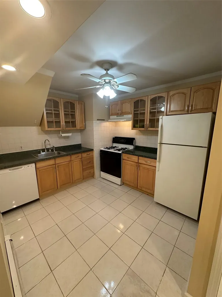 809 Hampshire Road Bay Shore NY 11706