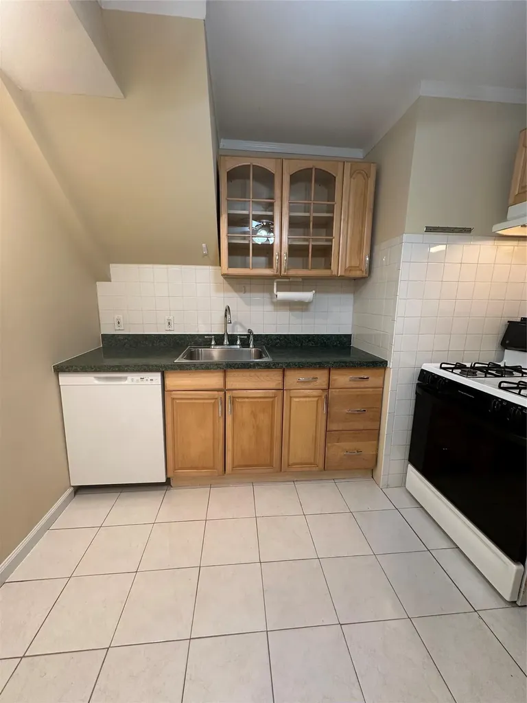 809 Hampshire Road Bay Shore NY 11706