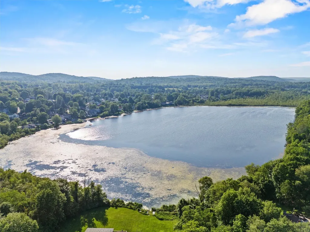 162 Lake Shore Drive Mahopac NY 10541