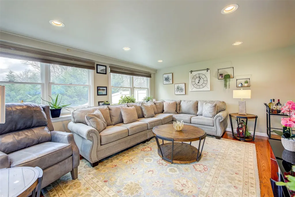 460 Wolf Hill Road Dix Hills NY 11746