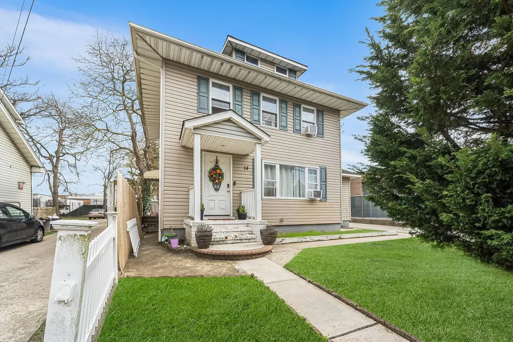14 E Seaman Avenue Freeport NY 11520
