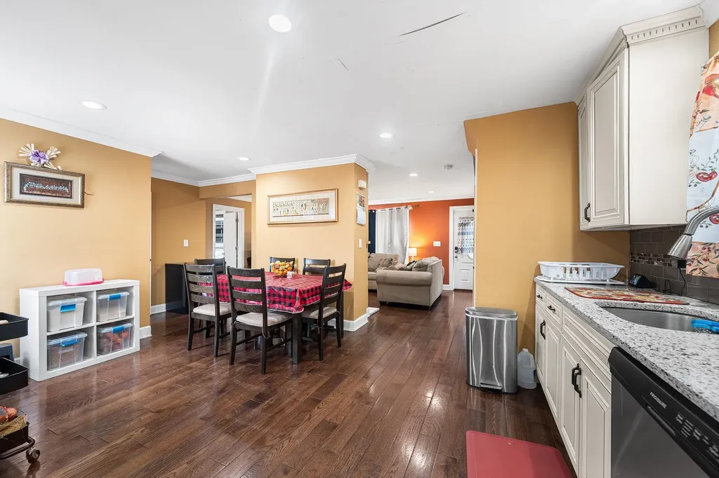 14 E Seaman Avenue Freeport NY 11520
