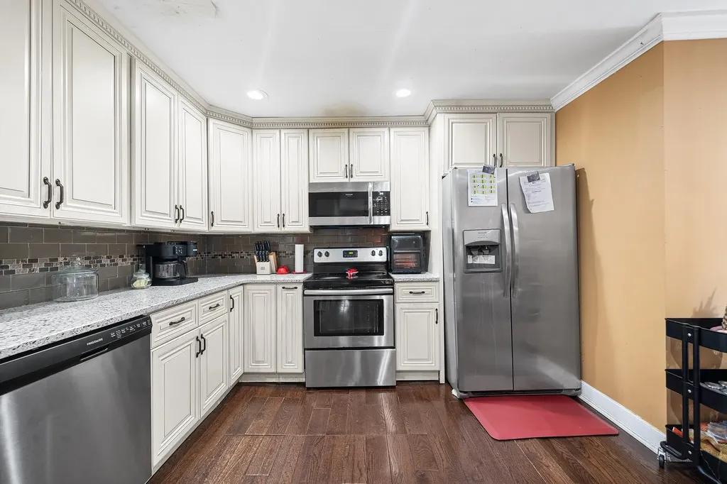 14 E Seaman Avenue Freeport NY 11520