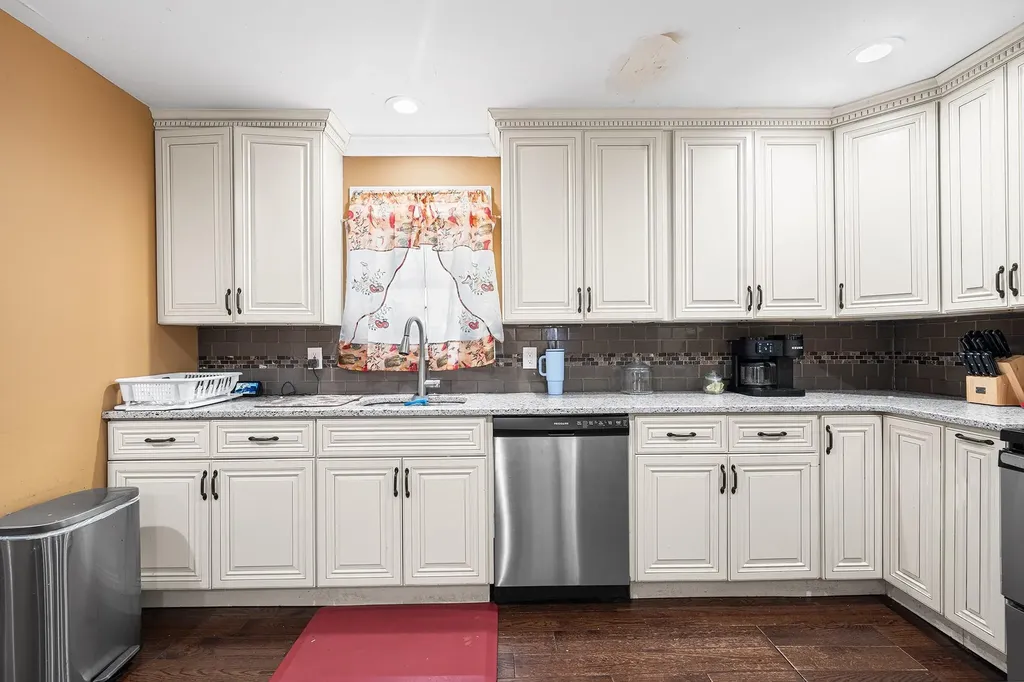 14 E Seaman Avenue Freeport NY 11520