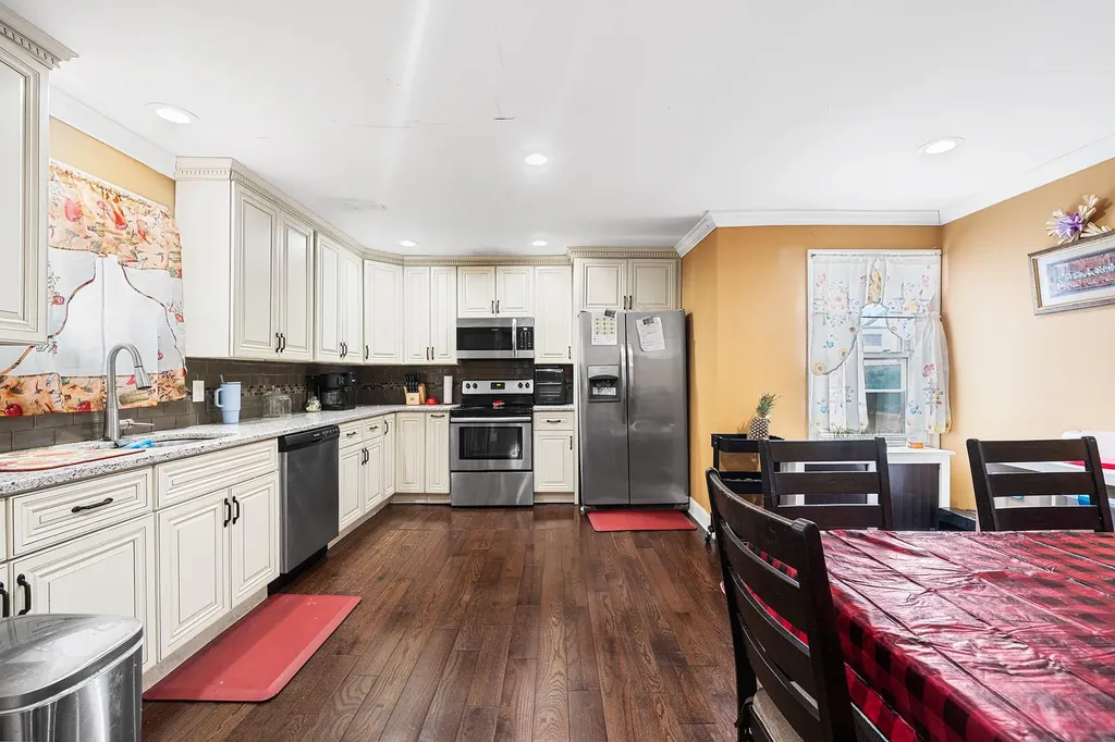 14 E Seaman Avenue Freeport NY 11520