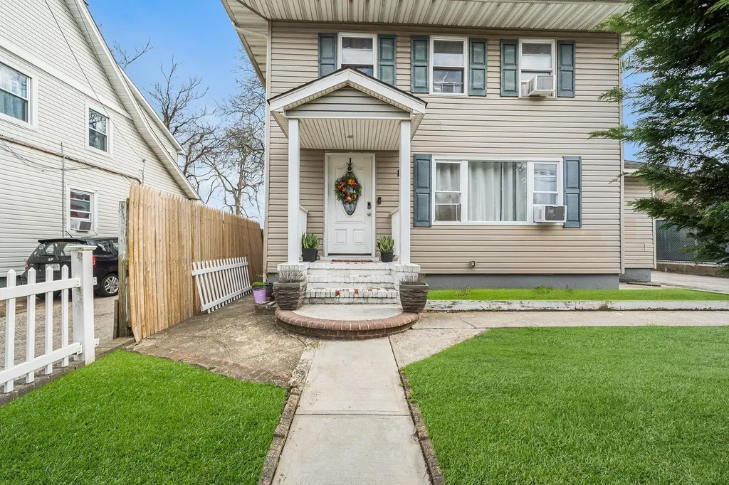 14 E Seaman Avenue Freeport NY 11520
