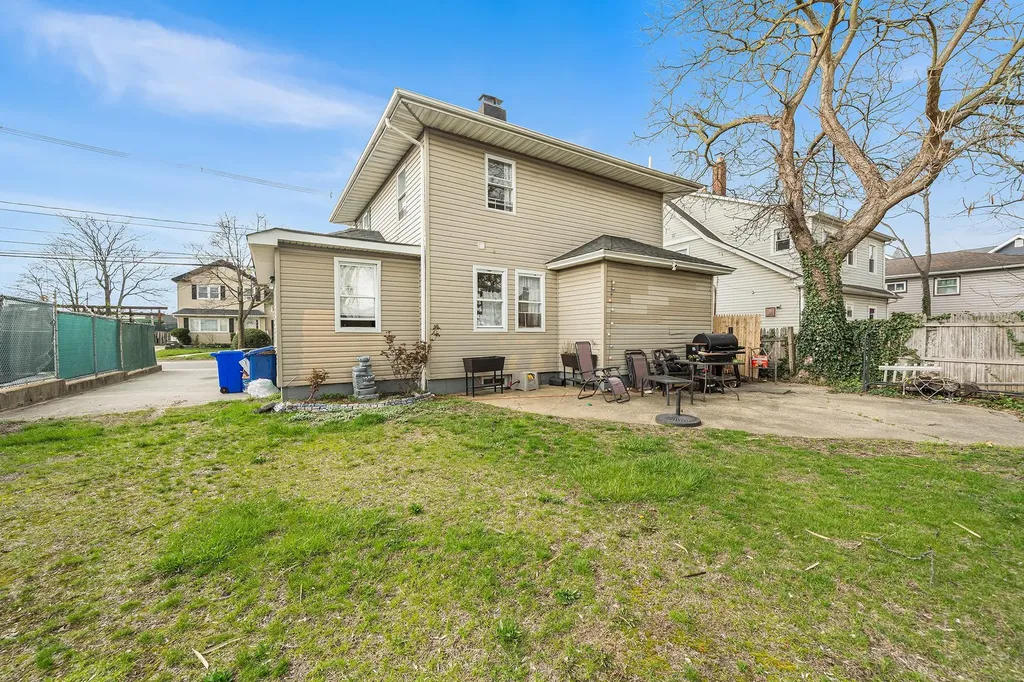 14 E Seaman Avenue Freeport NY 11520