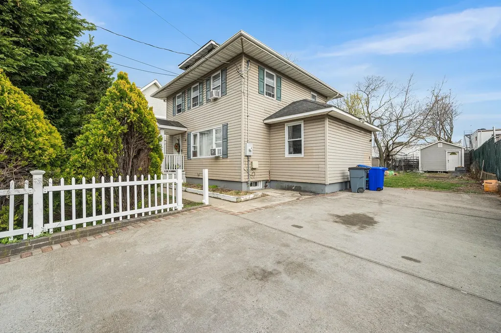 14 E Seaman Avenue Freeport NY 11520
