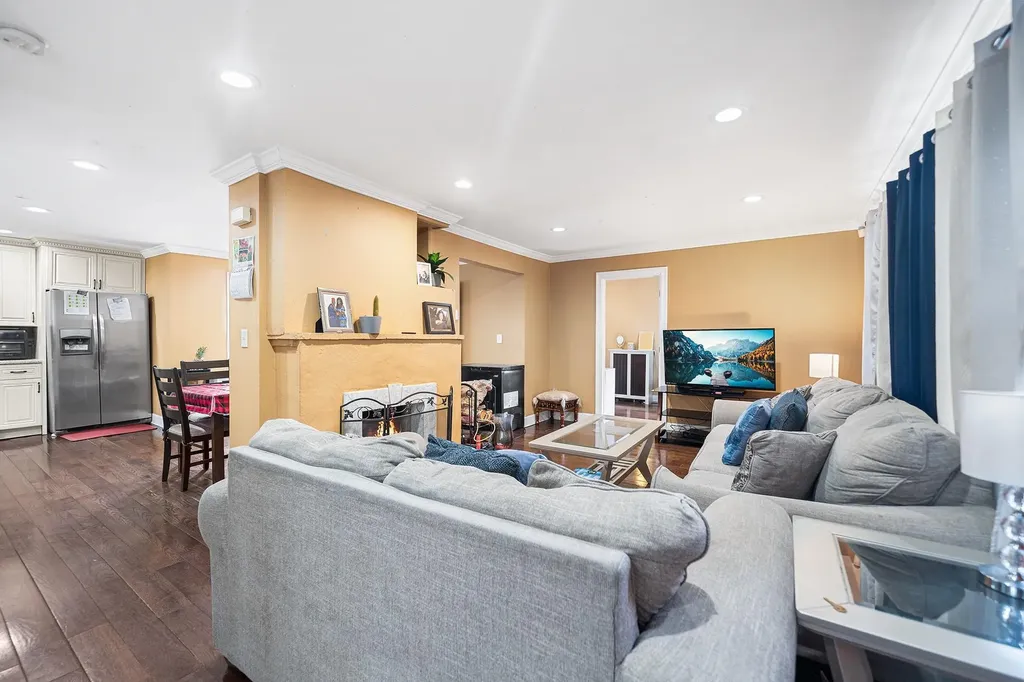 14 E Seaman Avenue Freeport NY 11520