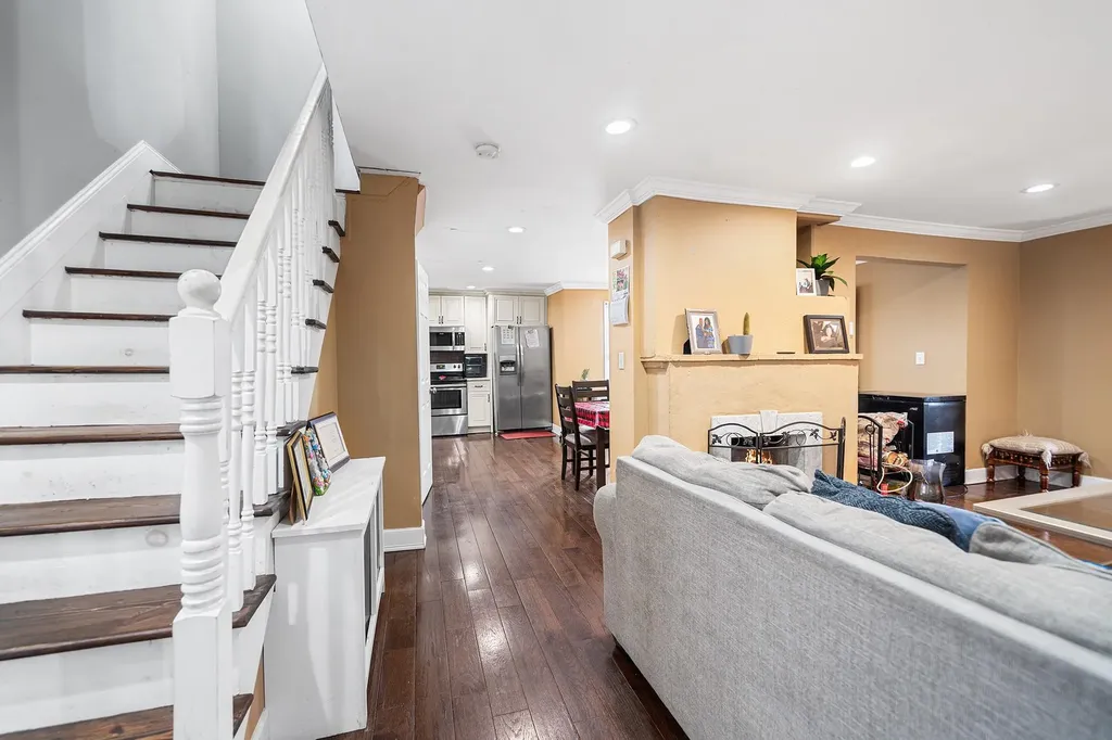 14 E Seaman Avenue Freeport NY 11520