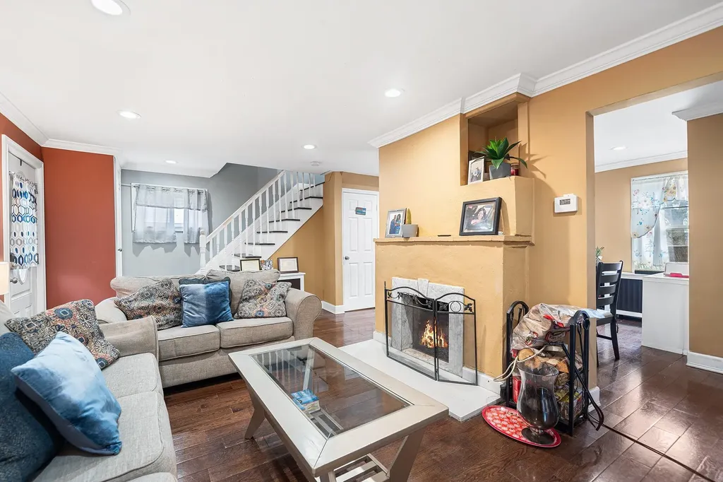 14 E Seaman Avenue Freeport NY 11520